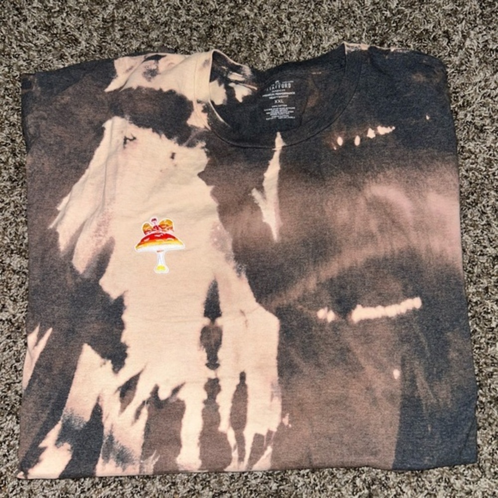 Men’s XXL Unique Bleached Gray and Cream T-shirt with Mushroom Patch